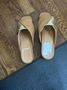 Vionic Tan and Gold Crossband Miramar slide size 6
